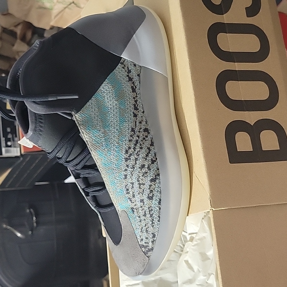 Yeezy QNTM